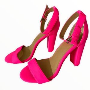 PINK and PRETTY 😍 NEW .. just sitting in closet! Torrid